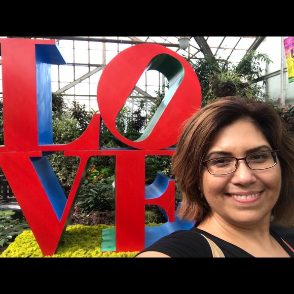 Meet your Posher, Stepheny - Picture 1 of 2